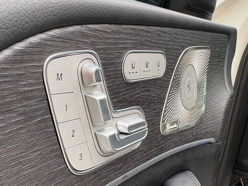 Used 2022 Mercedes-Benz GLS 450 4MATIC image 19