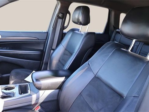 Used 2019 Jeep Grand Cherokee Altitude image 11