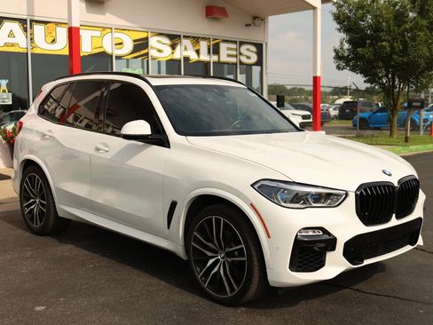 Used 2019 BMW X5 xDrive40i w/ M Sport Package AWD/4WD image 4