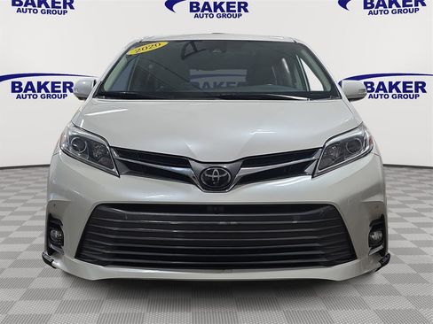 Used 2020 Toyota Sienna Limited Premium image 2
