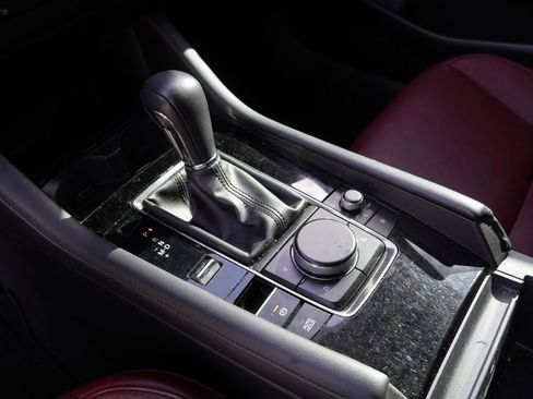 Used 2024 MAZDA MAZDA3 Hatchback w/Premium Plus Pkg image 18