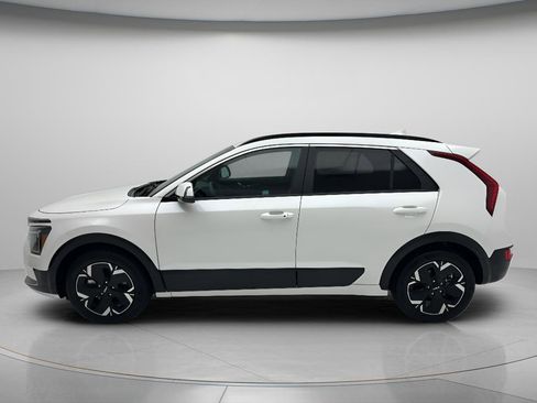 Used 2024 Kia Niro Wind w/ Wind Preserve Package FWD image 6
