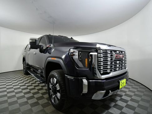 Used 2026 GMC Sierra 2500 Denali w/ Technology Package AWD/4WD image 8
