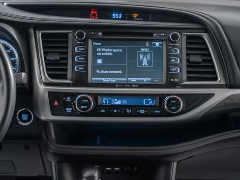 Used 2019 Toyota Highlander SE image 22