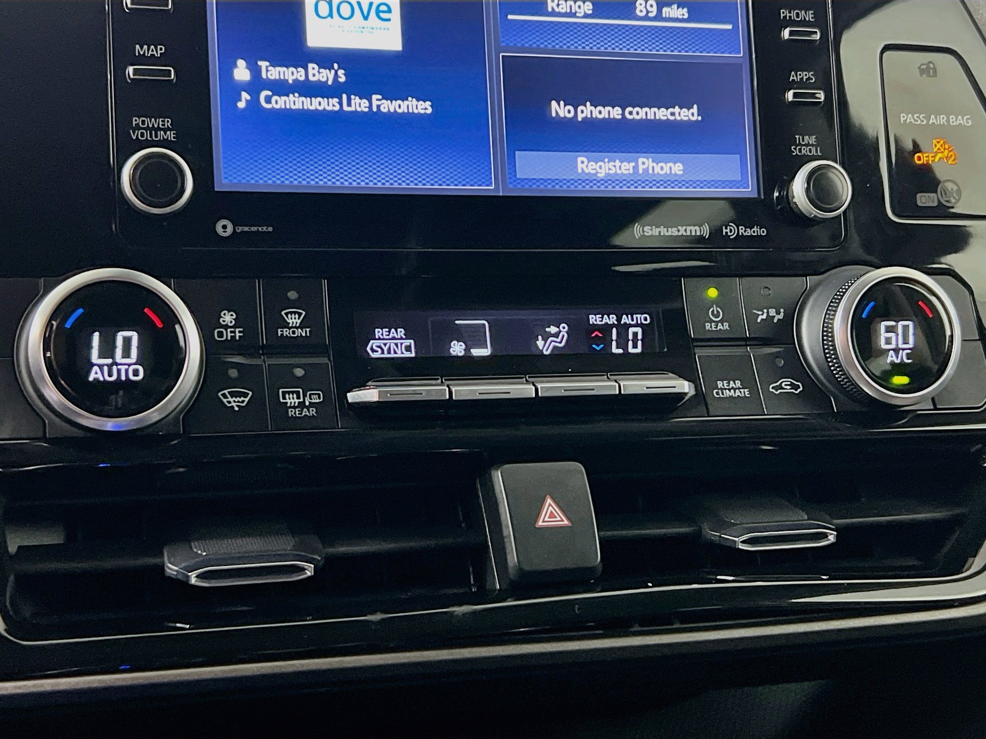 Used 2022 Toyota Highlander LE AWD/4WD image 26