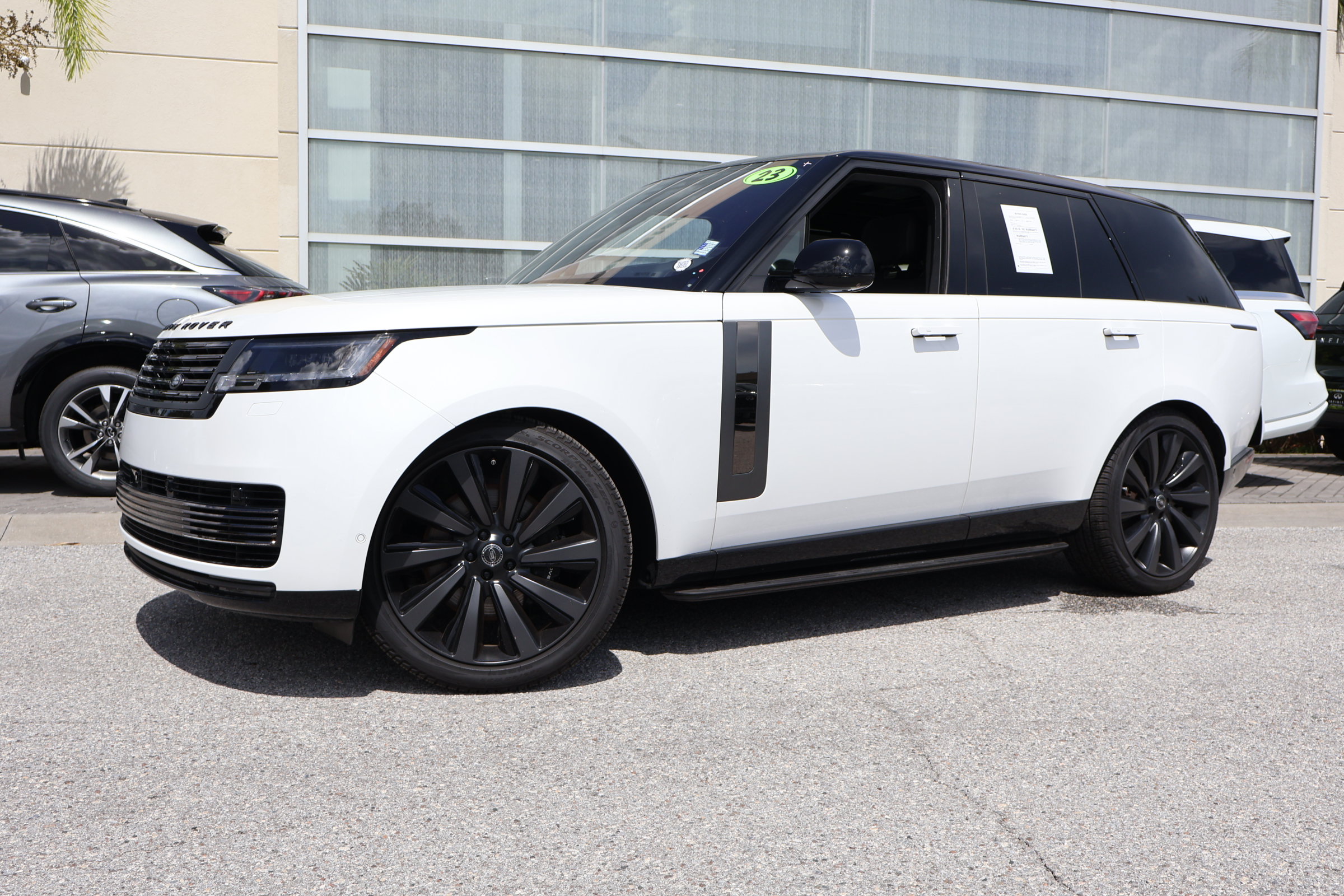 Used 2023 Land Rover Range Rover SV AWD/4WD image 1