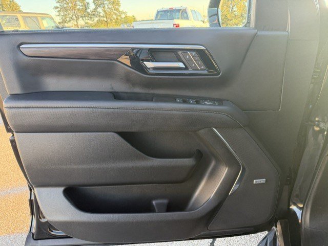 Used 2025 Chevrolet Tahoe Premier AWD/4WD image 11