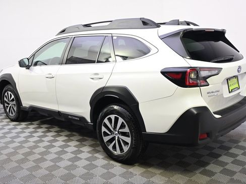 Used 2025 Subaru Outback Premium image 3