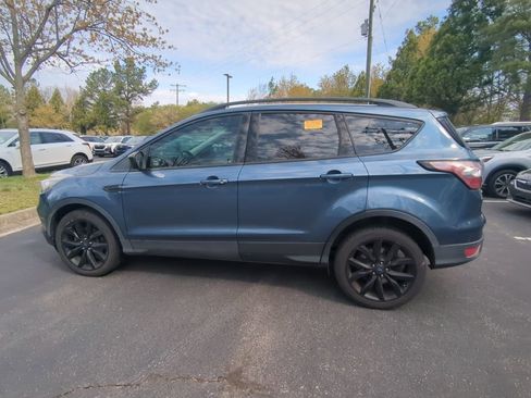 Used 2018 Ford Escape SE w/ SE Sport Appearance Package image 6
