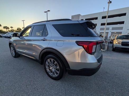 Certified 2025 Ford Explorer Active w/ Active Comfort Package image 9