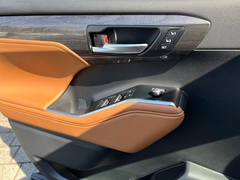 New 2026 Toyota Highlander Platinum AWD/4WD image 13