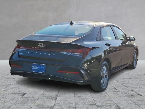 Used 2026 Hyundai Elantra SE FWD image 4