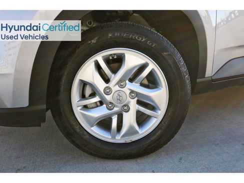 Certified 2025 Hyundai Venue SE image 31