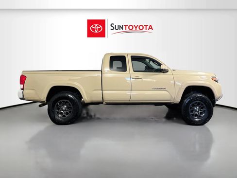 Used 2017 Toyota Tacoma SR5 w/ Tow Package AWD/4WD image 2