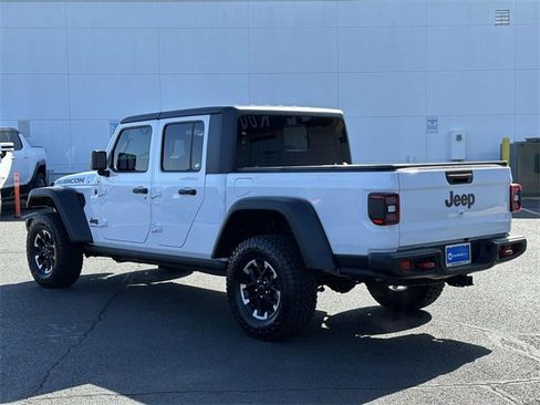 Used 2024 Jeep Gladiator Rubicon w/ Technology Group image 3
