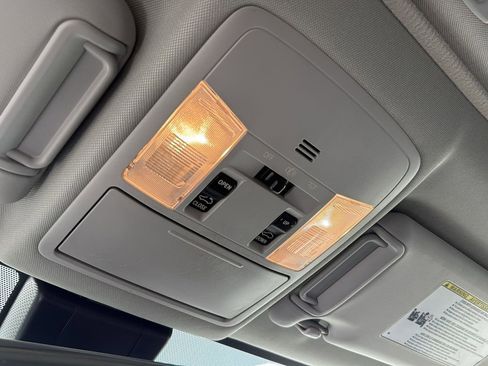 Used 2016 Toyota RAV4 Limited image 23