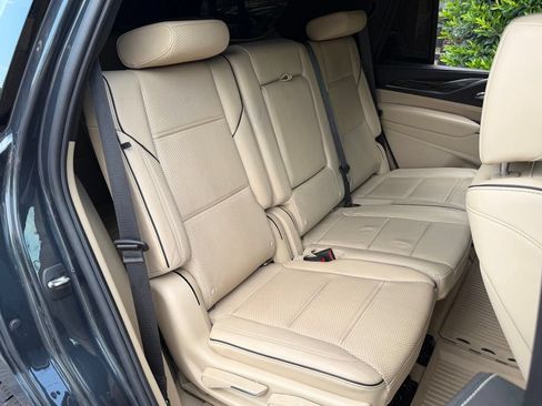 Used 2022 Cadillac Escalade Premium Luxury w/ Performance Package AWD/4WD image 40