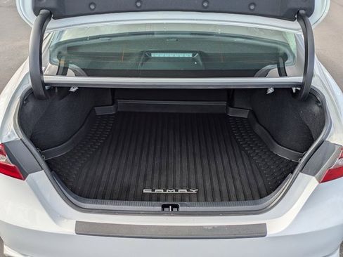 Used 2023 Toyota Camry SE image 9