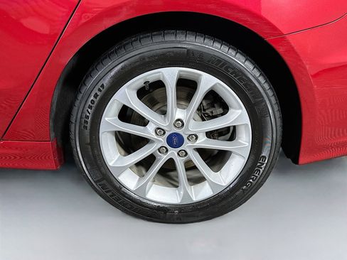 Used 2020 Ford Fusion SE image 28