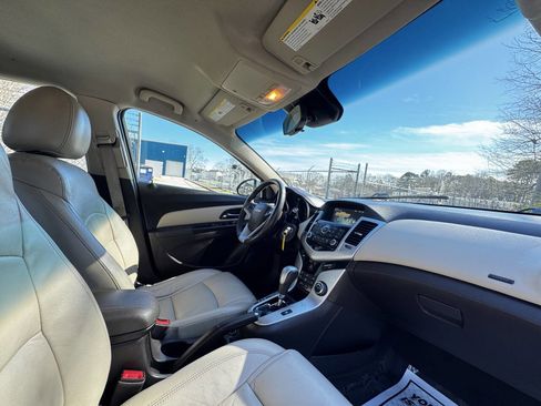 Used 2015 Chevrolet Cruze LT image 10