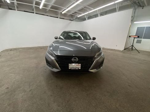 Used 2023 Nissan Altima 2.5 SV image 9