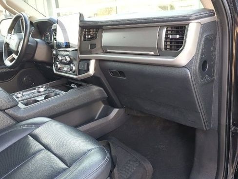 Used 2024 Ford Expedition Max XLT image 35
