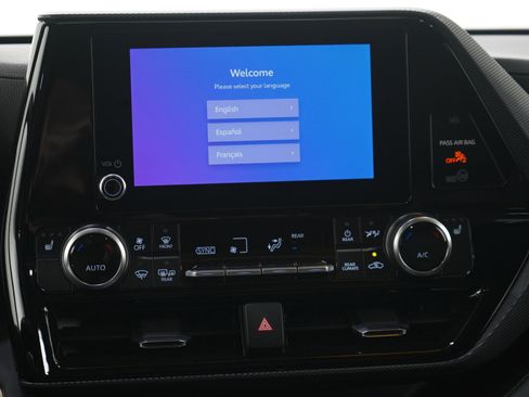 Used 2025 Toyota Highlander XSE AWD/4WD image 16