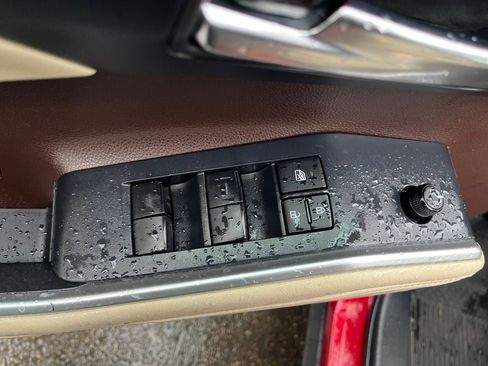 Used 2022 Toyota Highlander XLE image 14