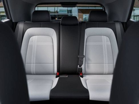 Certified 2025 Hyundai Venue SEL FWD image 14