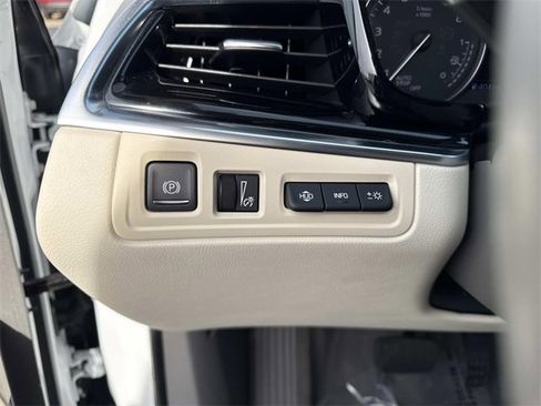 Used 2024 Cadillac XT6 Premium Luxury w/ Technology Package image 31