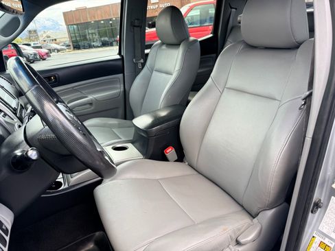Used 2014 Toyota Tacoma 4x4 Double Cab w/ Limited Package image 21
