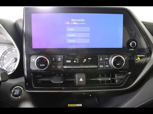 Used 2023 Toyota Highlander XLE AWD/4WD image 24