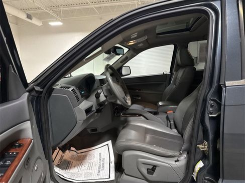 Used 2007 Jeep Grand Cherokee Limited w/ Trailer Tow Group IV image 17