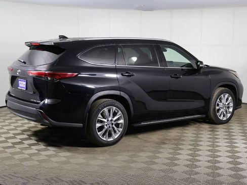 Used 2023 Toyota Highlander Limited AWD/4WD image 12