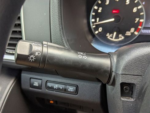 Used 2022 Nissan Frontier SV w/ Technology Package image 22