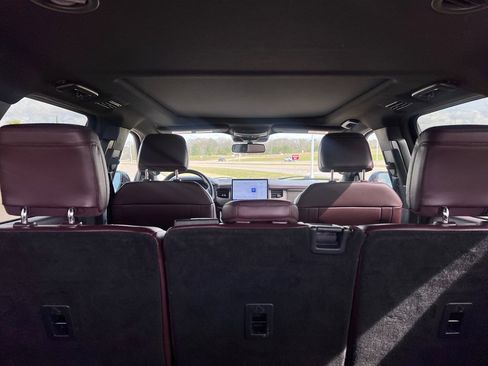 Used 2024 Ford Expedition Limited image 9