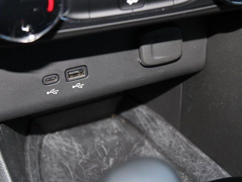 Used 2025 Buick Encore GX Preferred image 24