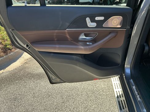 Certified 2025 Mercedes-Benz GLS 450 4MATIC image 40