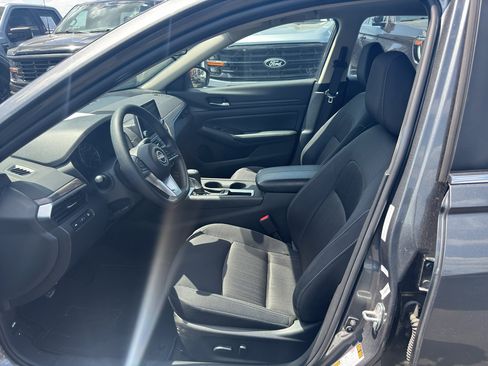 Used 2025 Nissan Altima 2.5 SV FWD image 7