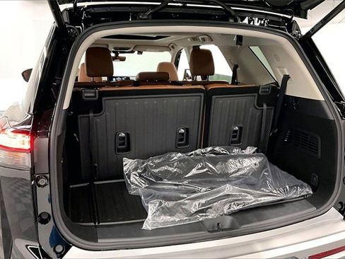 New 2025 Nissan Pathfinder Platinum image 37