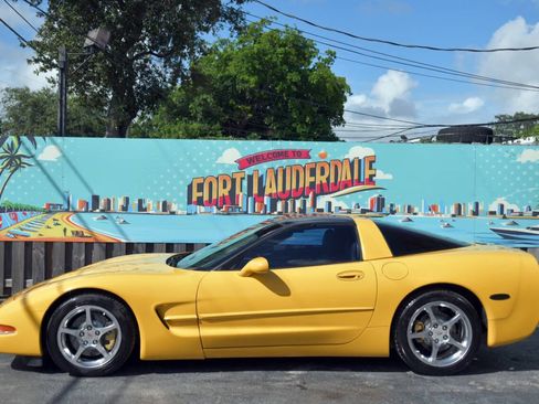 Used 2003 Chevrolet Corvette Coupe w/ Preferred Equipment Group image 4