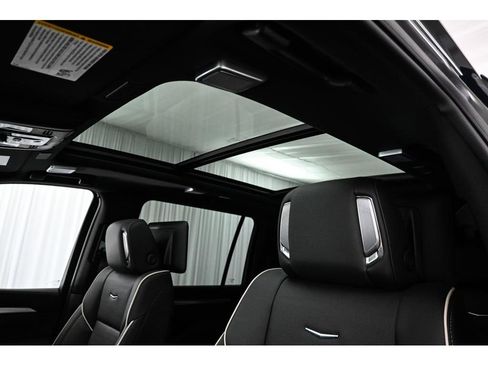 New 2026 Cadillac Escalade ESV Luxury w/ LPO, Radiant Package AWD/4WD image 28