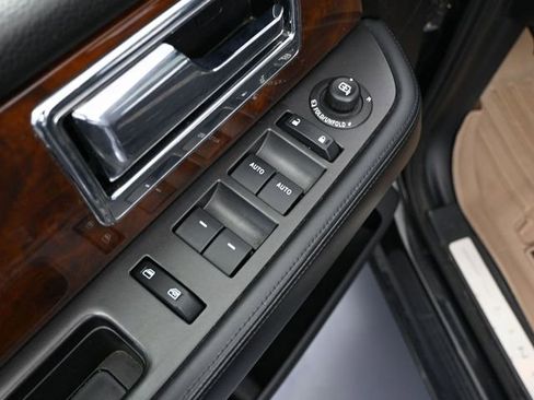 Used 2015 Lincoln Navigator 4WD image 18