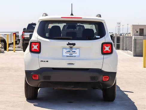 Used 2023 Jeep Renegade Latitude AWD/4WD image 5