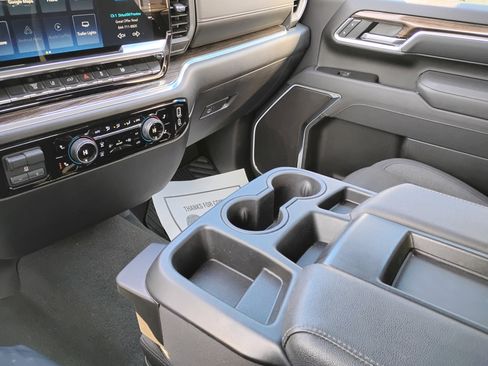 Used 2025 Chevrolet Silverado 2500 LT w/ Convenience Package image 13