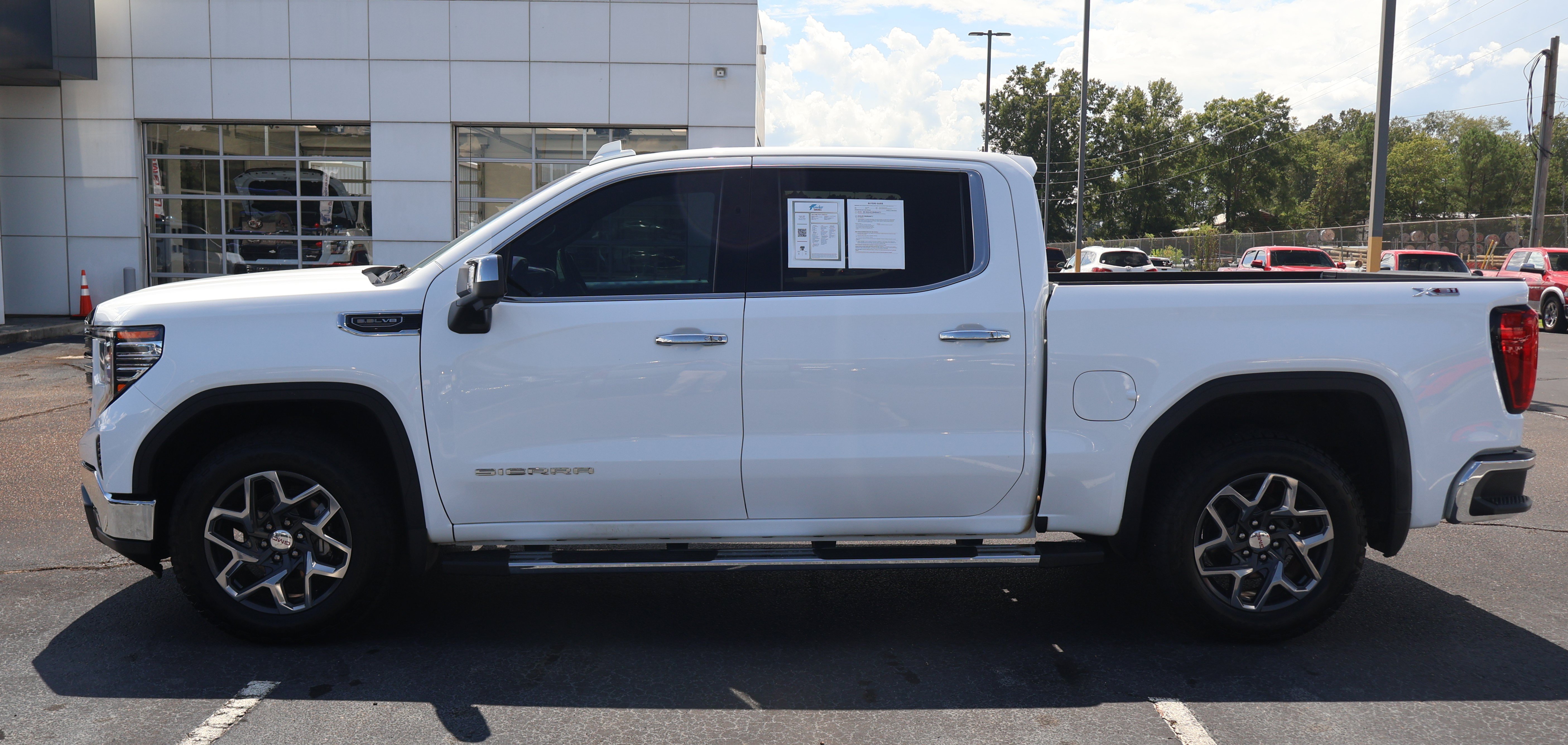 Used 2023 GMC Sierra 1500 SLT w/ SLT Premium Package AWD/4WD image 1