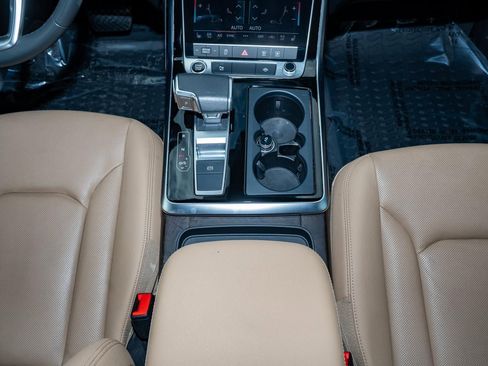 Used 2023 Audi Q8 Premium Plus w/ Premium Plus Package image 25