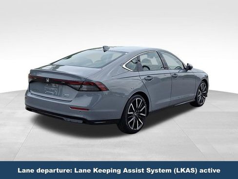 Used 2024 Honda Accord Touring image 7