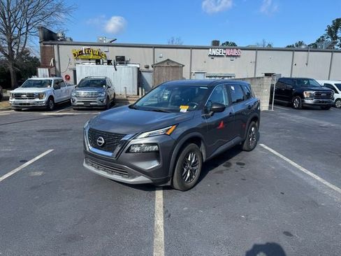 Used 2023 Nissan Rogue S image 4