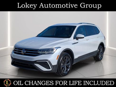 Used 2023 Volkswagen Tiguan SE FWD image 1